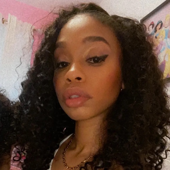 Meet your Posher, Sabrina - Picture 9 of 10